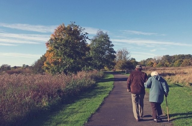 Studiu: Varstnicii care slabesc brusc ar trebui supusi urgent unor teste pentru depistarea cancerului