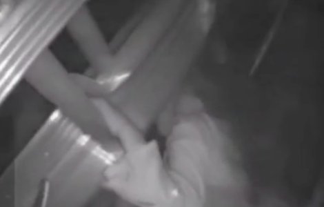 Fetita de 6 ani, salvata dupa ce a cazut in putul liftului/ VIDEO