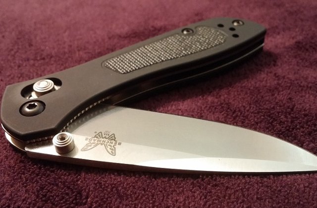 Elev din Dambovita, injunghiat de un coleg, chiar in scoala