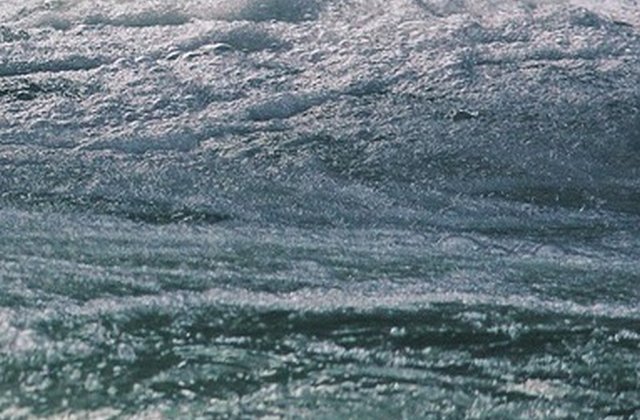 Poluare accidentala cu aproximativ o tona de ulei a raului Mures