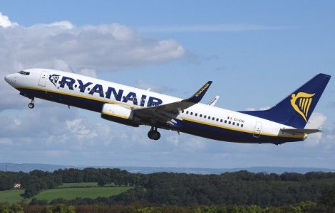 Un roman a incercat sa deschida usa avionului inainte de aterizare