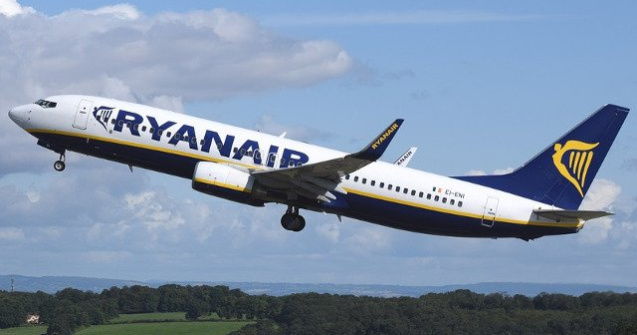 Un roman a incercat sa deschida usa avionului inainte de aterizare