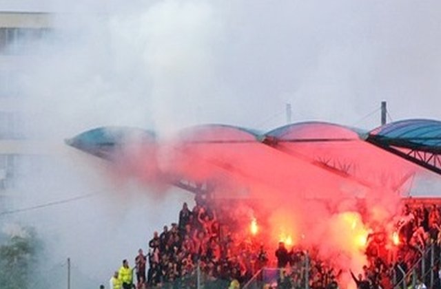 Incidente produse de suporteri la meciul CSA Steaua - Academia Rapid