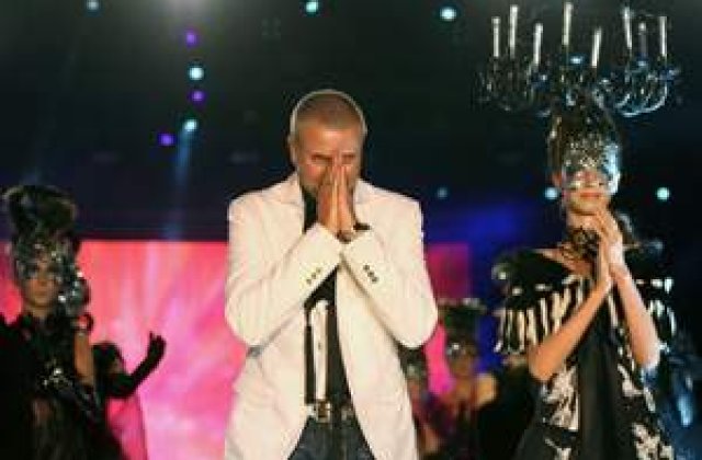 Botezatu o dezbraca pe Monica Columbeanu