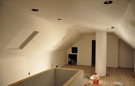 Vrei sa locuiesti la mansarda? Afla cat costa