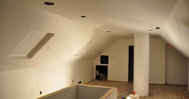 Vrei sa locuiesti la mansarda? Afla cat costa