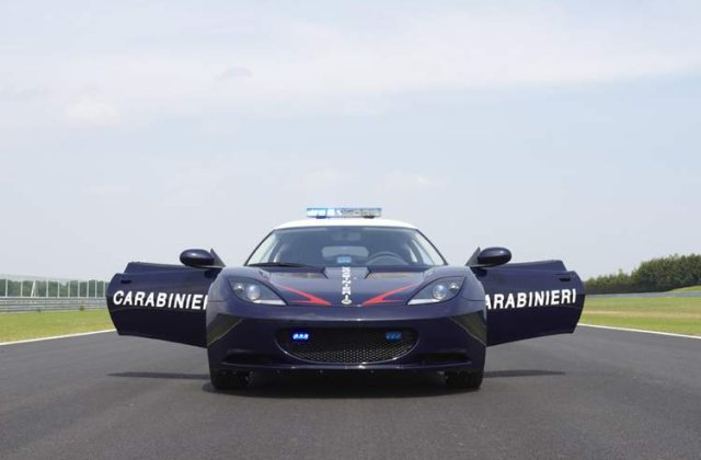 Doua noi masini sport pentru Carabinieri