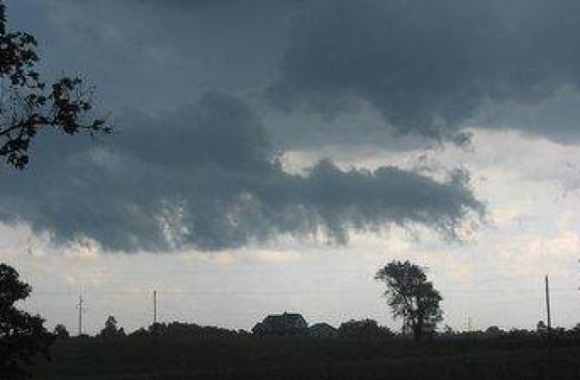 Atentionare meteo: Ploi torentiale si vijelii in toata tara