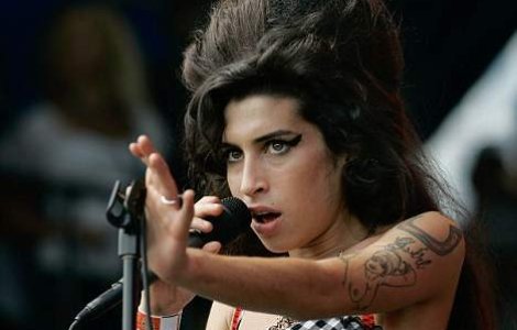 Amy Winehouse a murit!