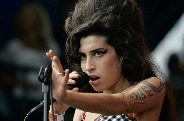Amy Winehouse a murit!