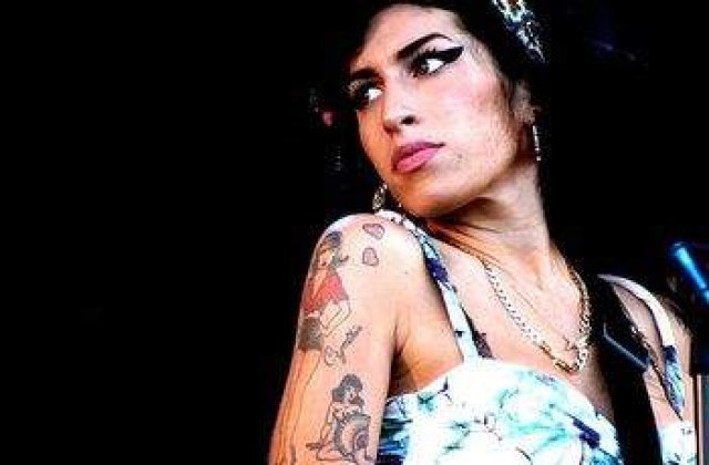 Amy Winehouse, o voce remarcabila intr-o persoana cu tulburari autodistructive