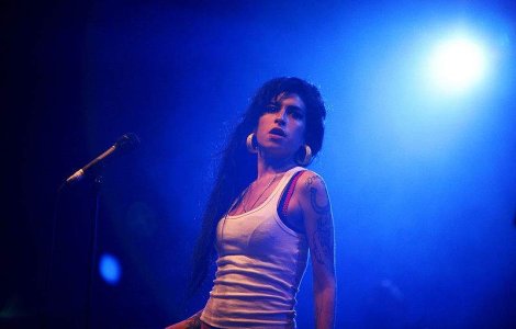 Amy Winehouse a detronat-o pe Adele