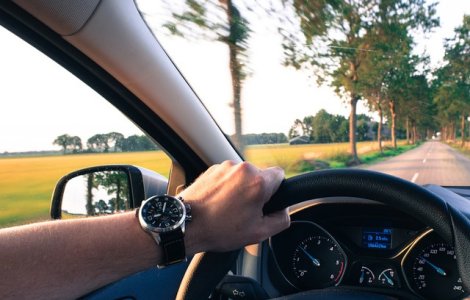 Raspunsul MAI la intrebarea: "De ce nu poti conduce tot timpul cu proiectoarele de ceata aprinse?"