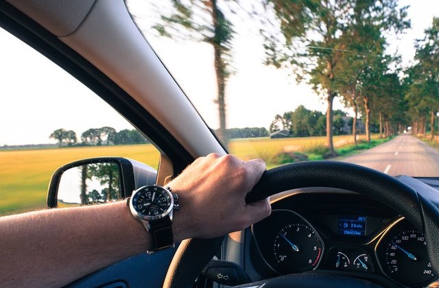 Raspunsul MAI la intrebarea: "De ce nu poti conduce tot timpul cu proiectoarele de ceata aprinse?"