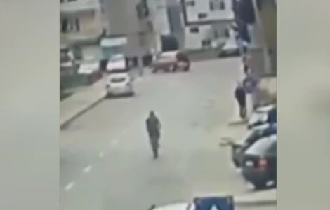 Preot, ranit grav dupa ce a fost lovit de o masina pe trecerea de pietoni/ VIDEO