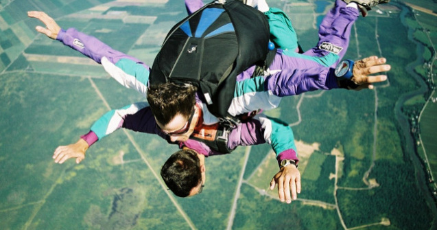 Top  Saltul cu parasuta: 10+ imagini ametitoare care iti vor taia respiratia