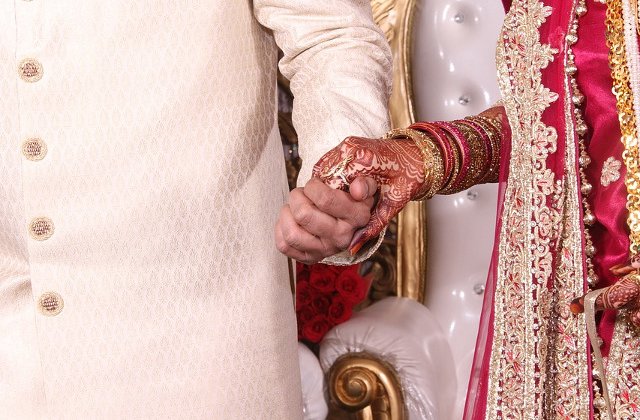 Fetita de 7 ani, violata si ucisa in timpul unei nunti, in India