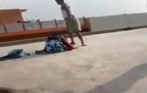 Fetita de 12 ani, surprinsa in timp ce sarea de pe acoperis pentru a scapa de bataile tatalui/ VIDEO