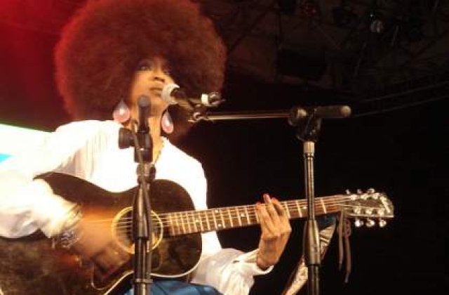 Lauryn Hill a devenit din nou mamica