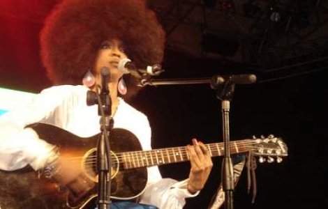 Lauryn Hill a devenit din nou mamica