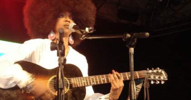 Lauryn Hill a devenit din nou mamica