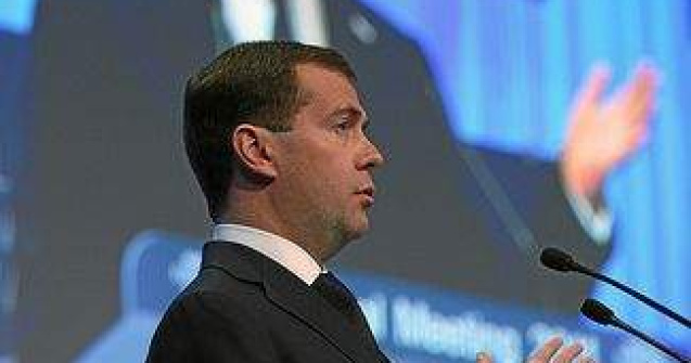 Medvedev, ironizat intr-o serie de afise aparute pe strazile din Moscova