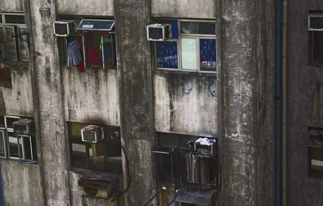 Saracii din Hong Kong traiesc in "case cosciug"