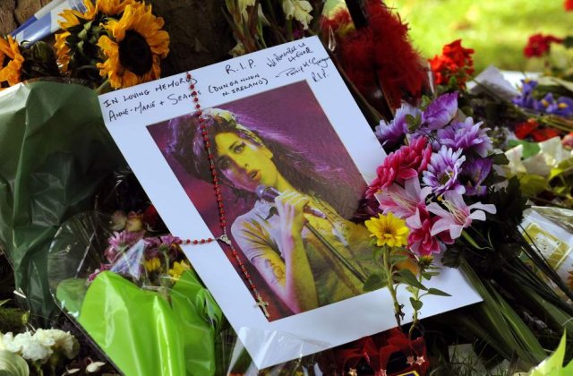 Amy Winehouse a fost incinerata