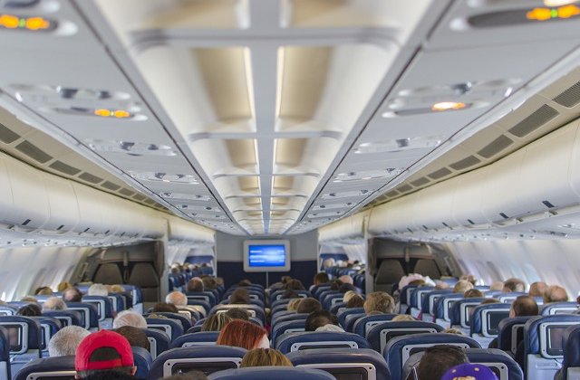 Greseala pe care au facut-o pasagerii avionului al carui motor a explodat/ FOTO