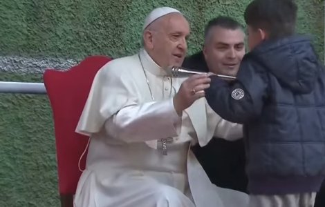Raspunsul Papei Francisc dupa ce a fost intrebat de un copil daca tatal ateu a ajuns in Rai / VIDEO
