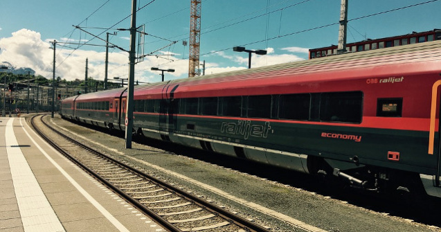 Coliziune intre doua trenuri in gara centrala din Salzburg, soldata cu zeci de raniti/ FOTO