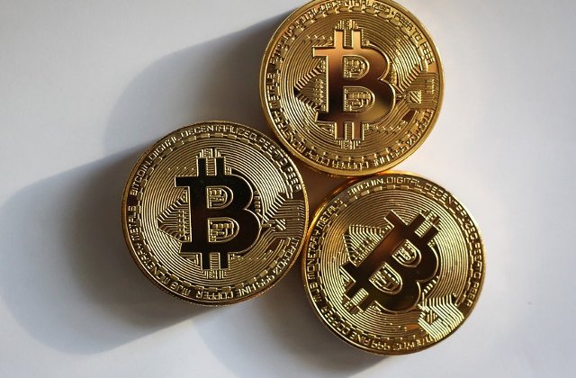 Roman, membru al unei grupari infractionale specializate in trafic de droguri, condamnat in SUA. Accepta plata si in bitcoin