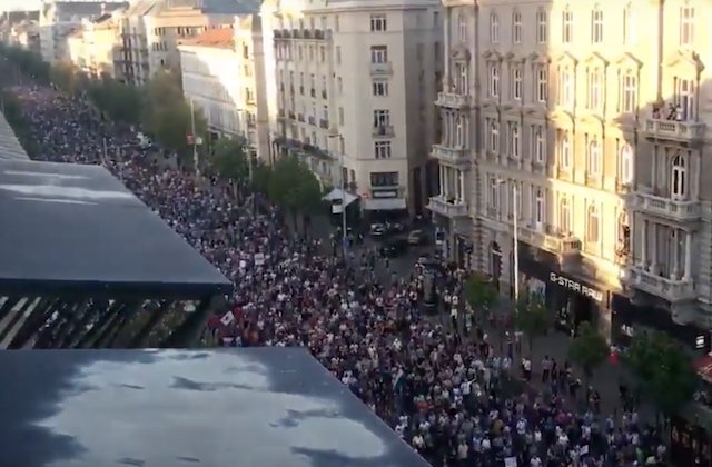 Budapesta: Peste 10.000 de oameni au protestat impotriva controlului guvernului asupra presei