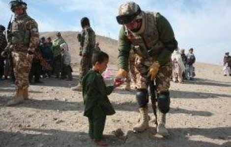 Afganistan: intre jucarii si razboi