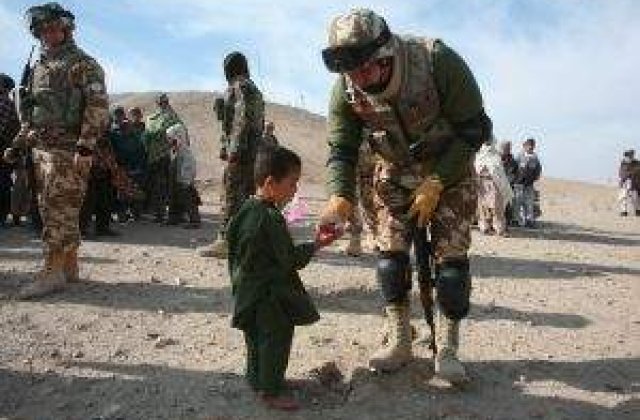 Afganistan: intre jucarii si razboi