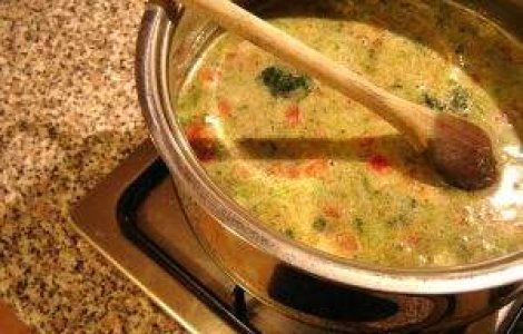 Ce mai reclama romanii la 112? Oale cu ciorba si pantofi tociti