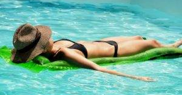 Dependenta de soare a costat-o o ureche