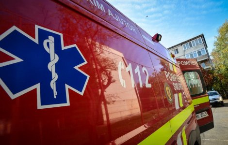 O fetita de cinci ani a murit dupa ce a cazut dintr-o caruta