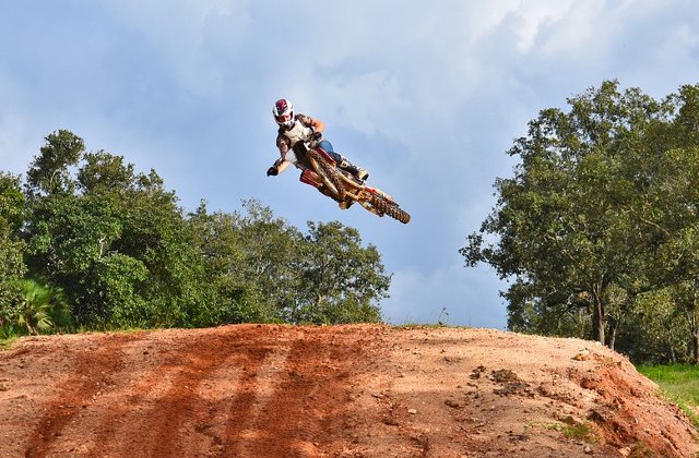 Motocross: 10+ salturi atat de periculoase incat te vor face sa tresari