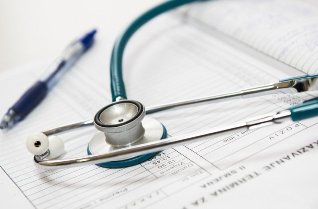 Un chirurg din Mures a fost condamnat la munca in folosul comunitatii pentru luare de mita