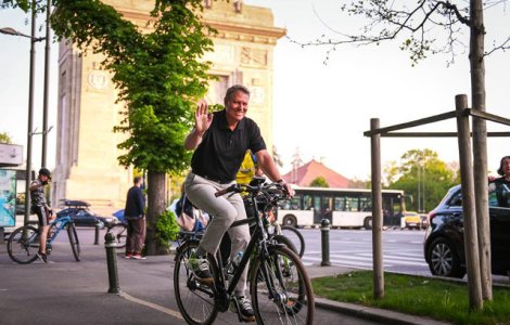 Klaus Iohannis, la plimbare cu bicicleta in Herastrau: Traficul din Capitala este infernal/ FOTO