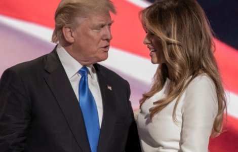 Melania Trump refuza din nou sa-si tina sotul de mana / VIDEO
