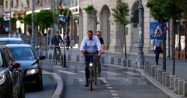 Presedintele Klaus Iohannis s-a dus la Cotroceni cu bicicleta