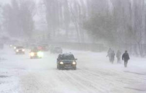 Zapada ingreuneaza circulatia pe mai multe drumuri nationale