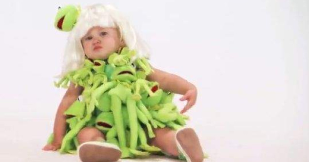  Video  Lady Gaga creaaza haine pentu bebelusii "monstruleti"