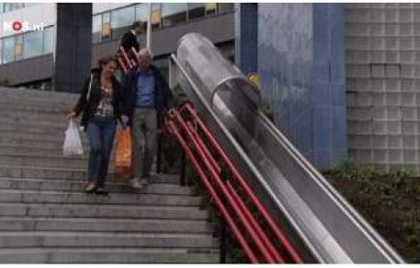  Video  Olanda: Pe scari sau pe tobogan, la gara?