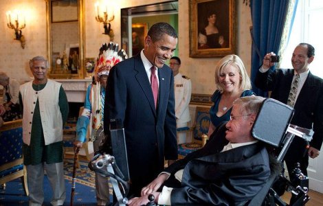  Top  Fiica lui Stephen Hawking: Familia noastra a cazut intr-o gaura neagra