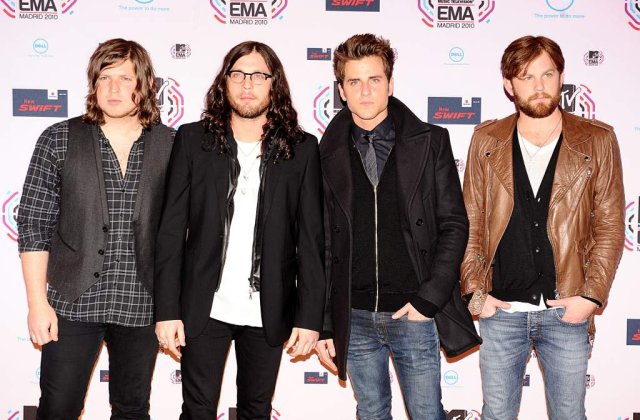 Kings of Leon: "Stiu ca ne urati. Imi pare foarte rau, ardeti albumele noastre"