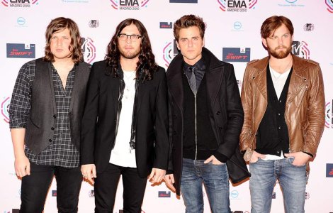 Kings of Leon: "Stiu ca ne urati. Imi pare foarte rau, ardeti albumele noastre"