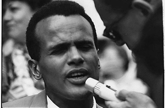 Cantaretul Harry Belafonte: Barack Obama nu are curaj si viziune